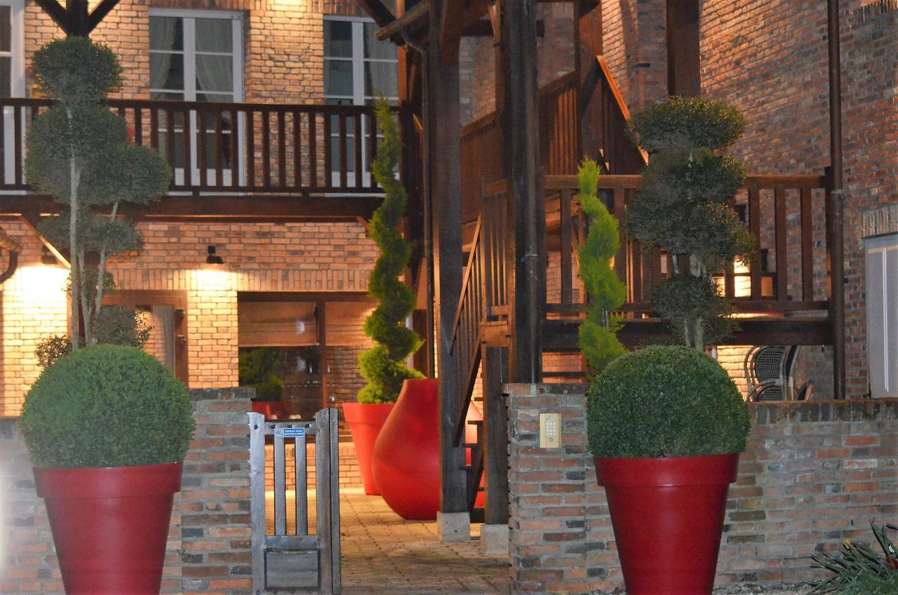Logis Hotel Auberge Du Cheval Blanc Yvoy-le-Marron Экстерьер фото